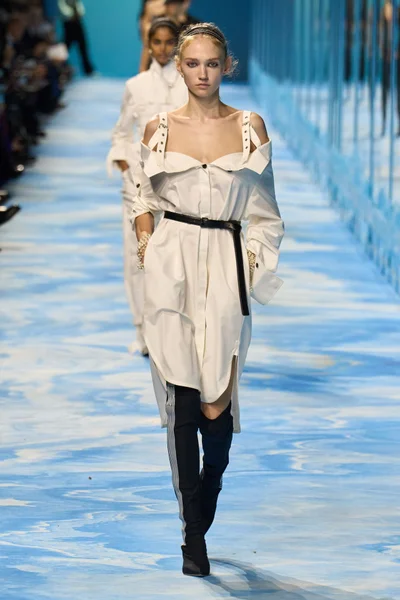 Look 39